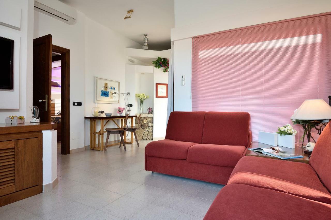 Residence L'Ea Di Lavru - Appartamenti Mono-Bilo-Trilocali Porto San Paolo  Kültér fotó